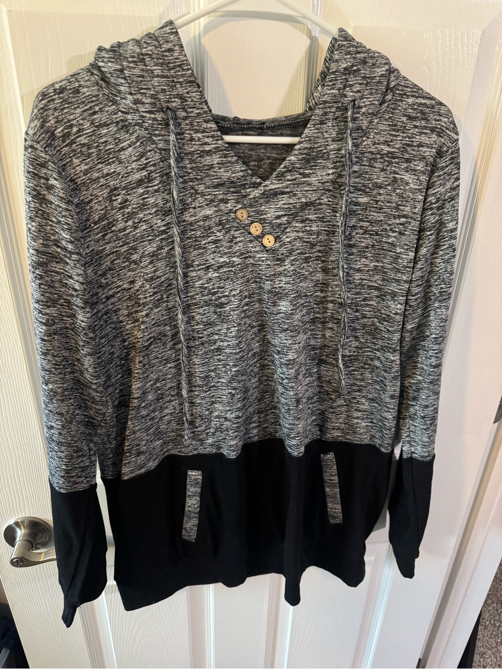 Women’s Two-Tone Hooded Pullover Sweater - Gray/Black